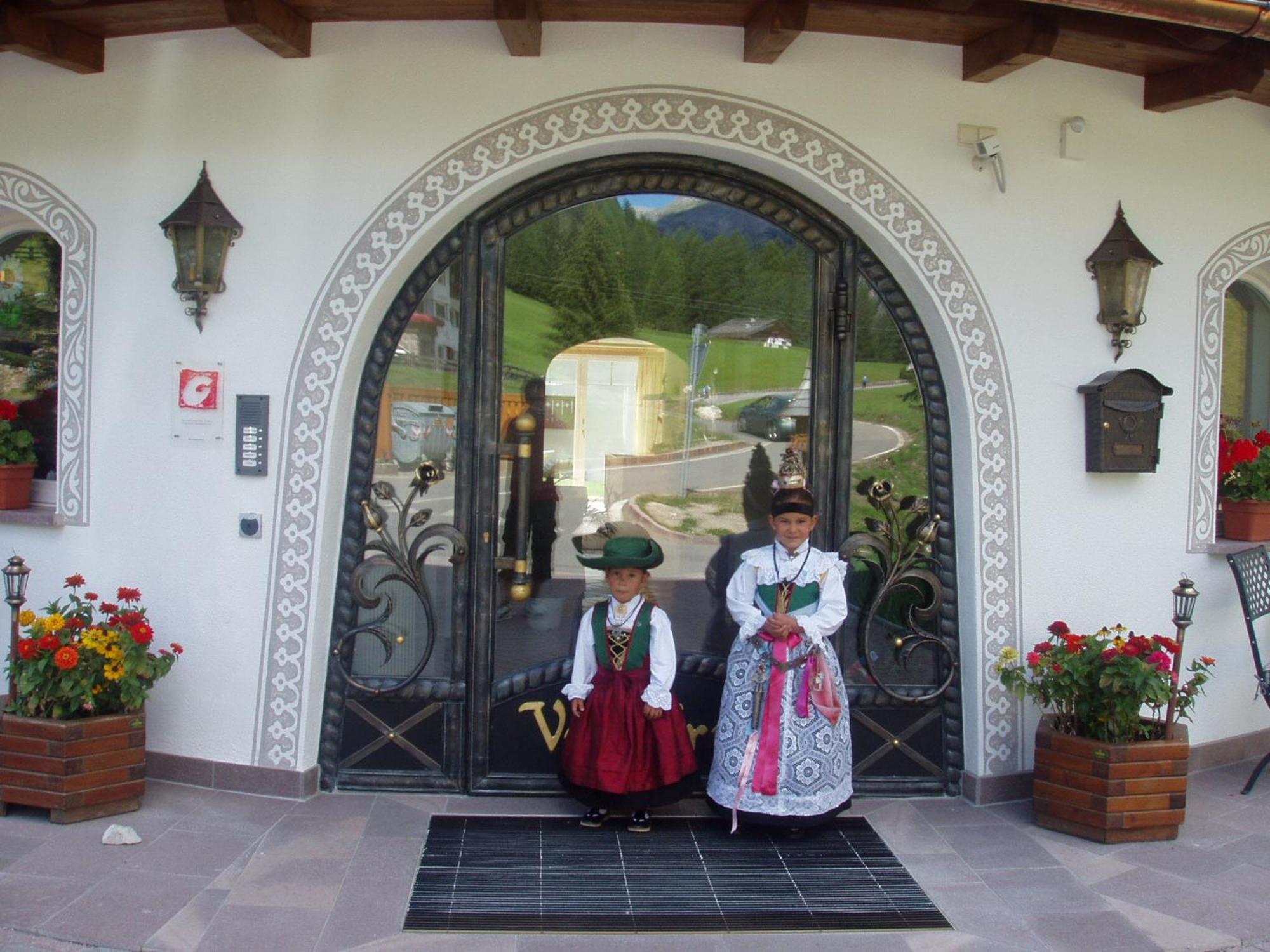 Garni Villa Erna セルヴァ・ディ・ヴァル・ガルデーナ エクステリア 写真