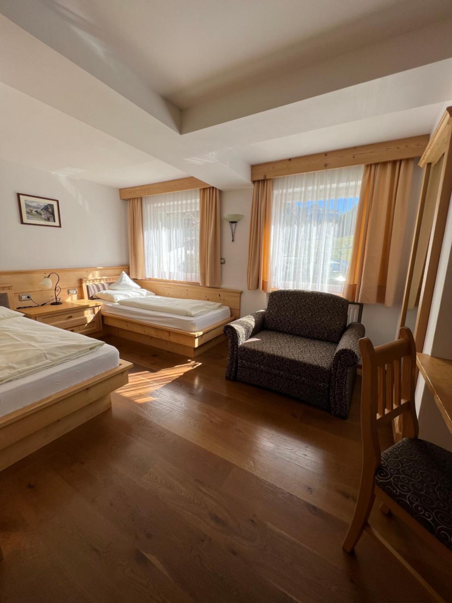 Garni Villa Erna セルヴァ・ディ・ヴァル・ガルデーナ 部屋 写真